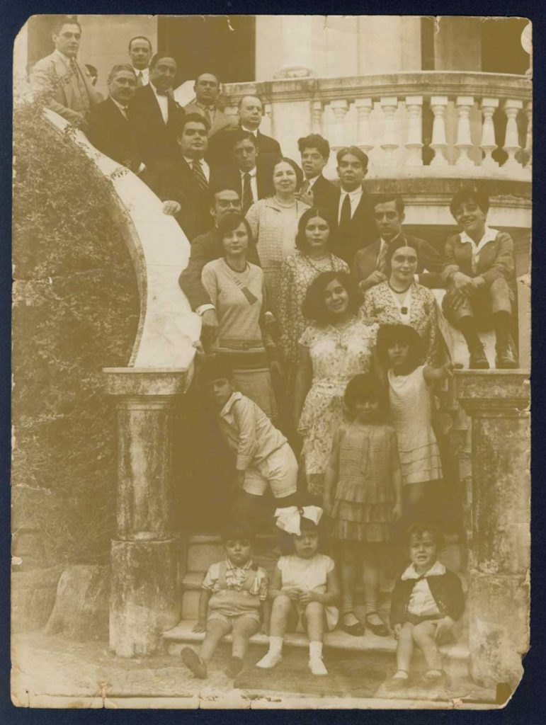 Retrato da Família de Nelson Rodrigues na escada