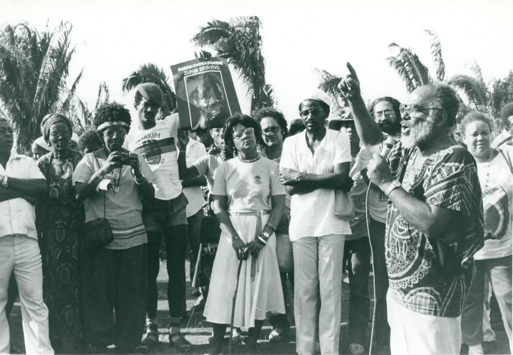 Na Serra da Barriga, em Alagoas, Abdias Nascimento discursa em evento do Memorial Zumbi dos Palmares