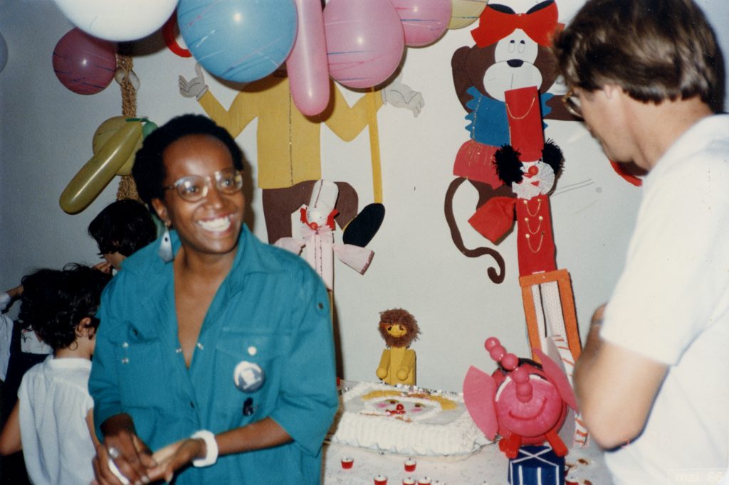 Sueli Carneiro em uma festa de aniversário infantil