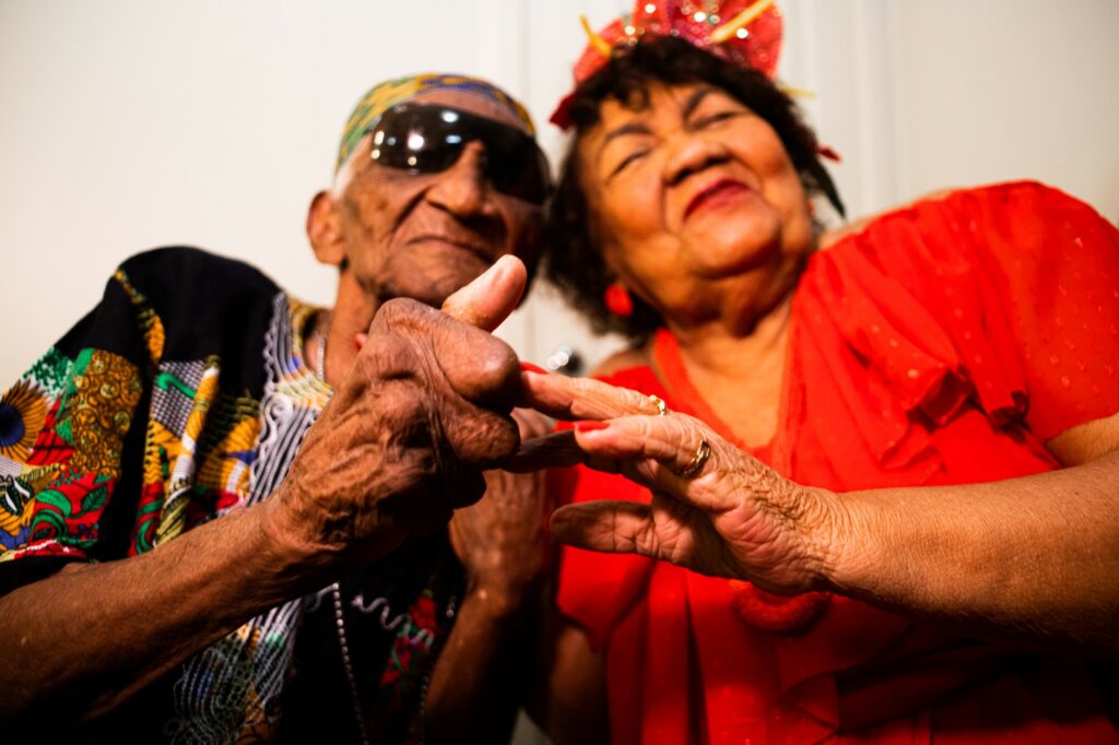 Dona Onete e Mestre Laurentino | imagem: Nay Jinknss